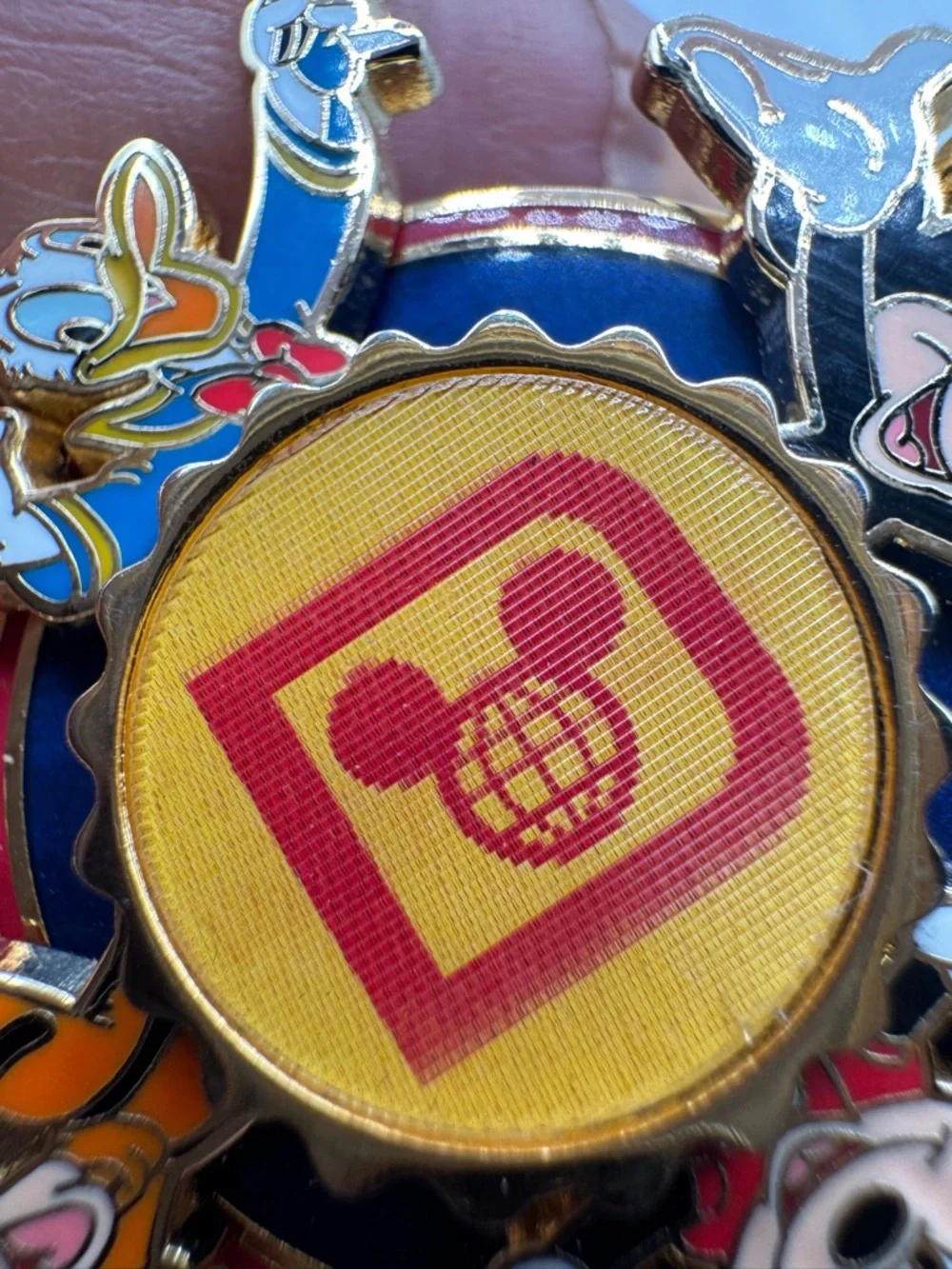 Disney 40th Anniv. spinner pin Mickey Mouse Minnie Mouse Donald Duck Goofy 3D